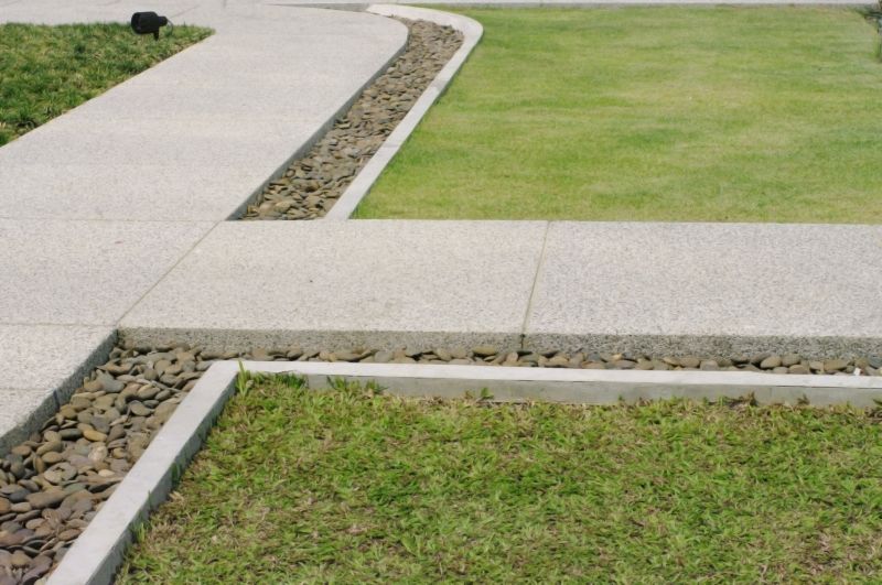 Concrete Lawn Edging Costs — Cost of Concrete Lawn Edging